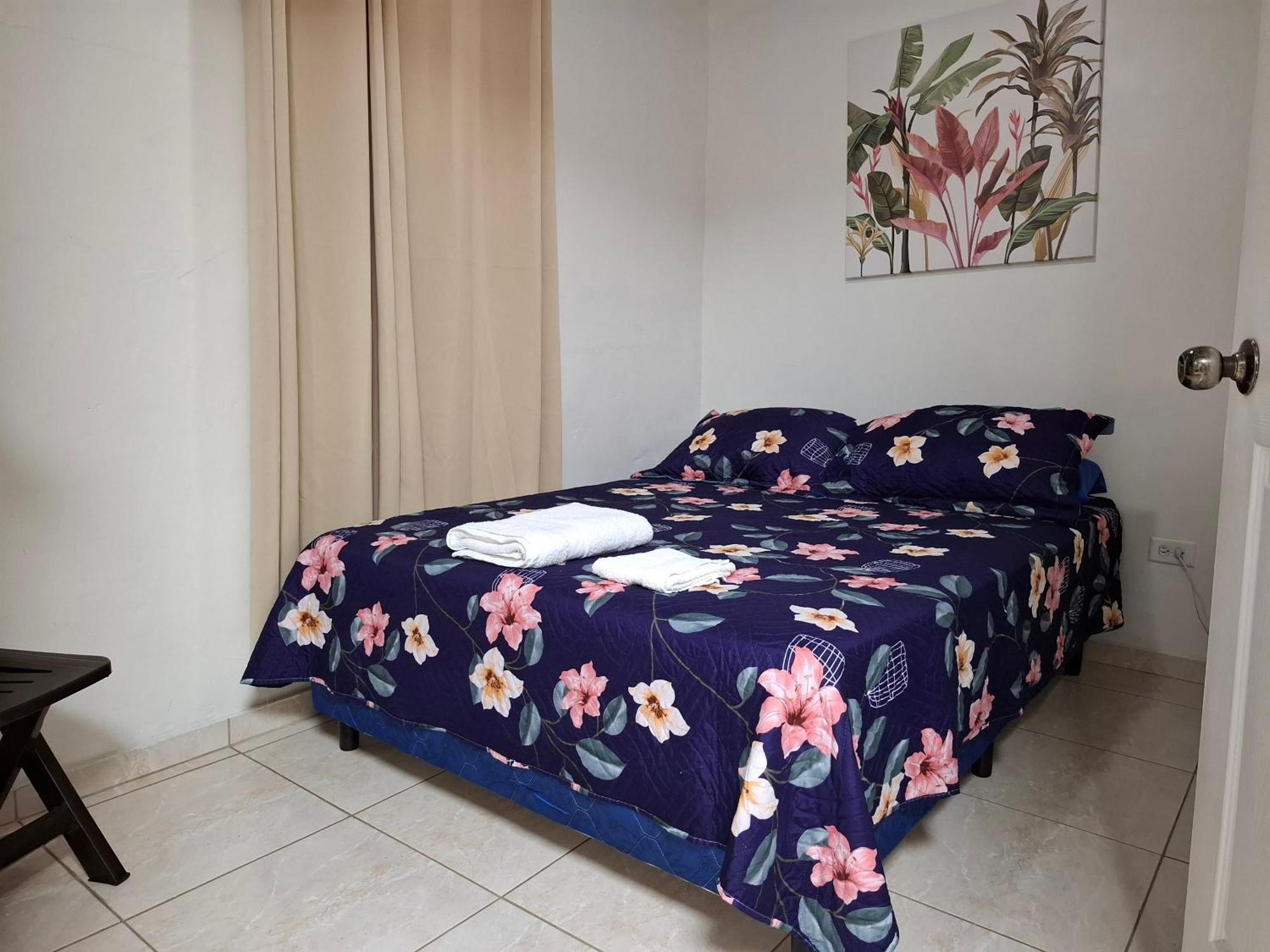 Lilia House 15 Minutos Aeropuerto Apartment Panama City Room photo